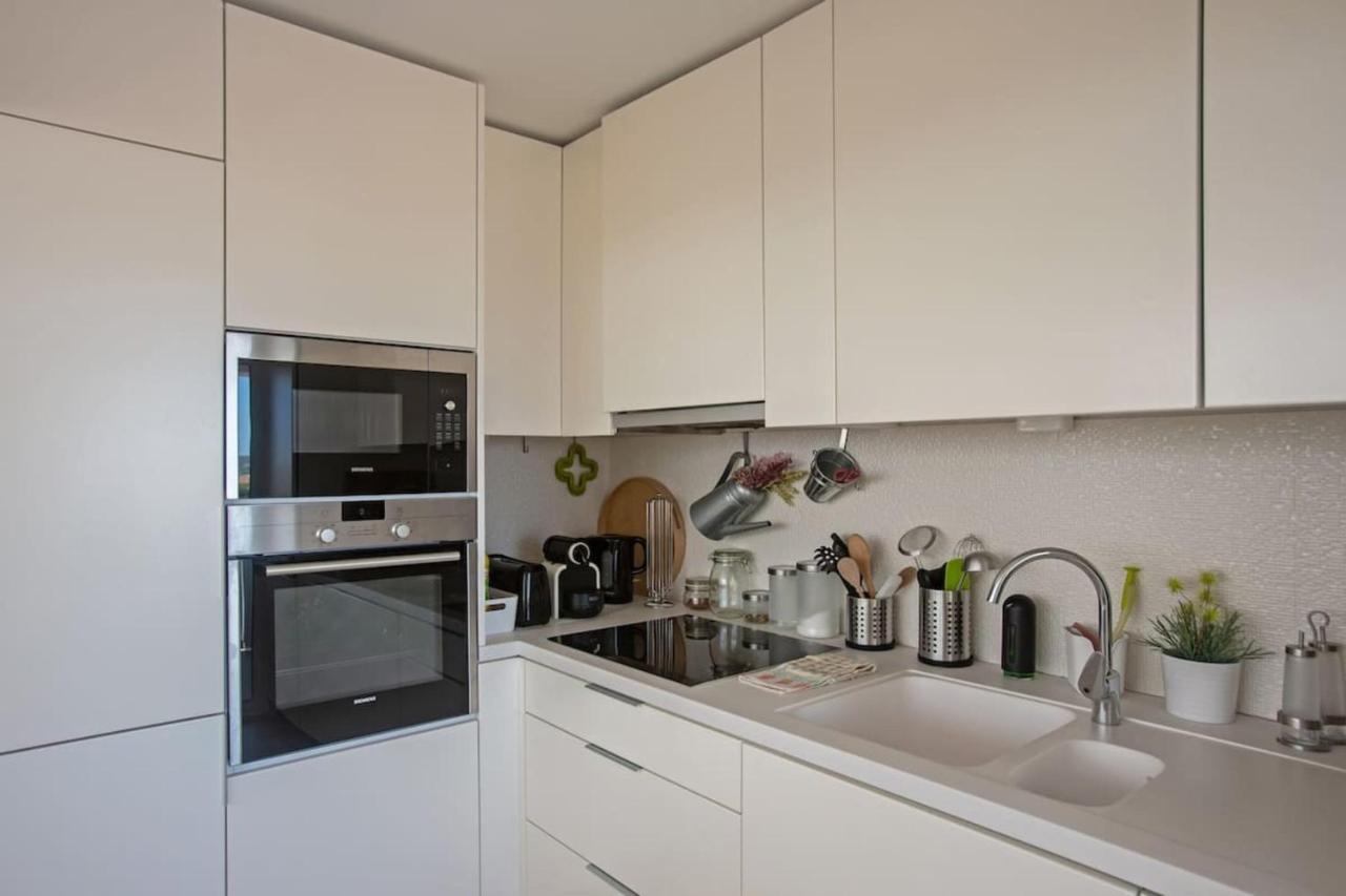 Magnificent 1 Bedroom Apartment With Views Over The Ocean Costa da Caparica Extérieur photo